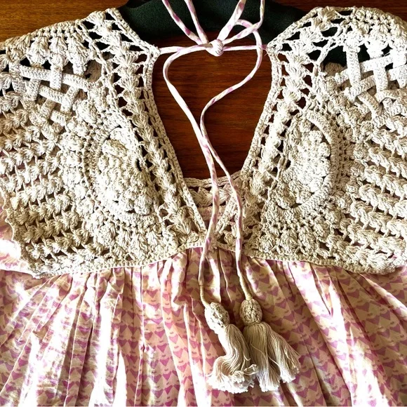 Kimchi Blue Cotton & Crocheted Top. Small. NWT. - Picture 6 of 10